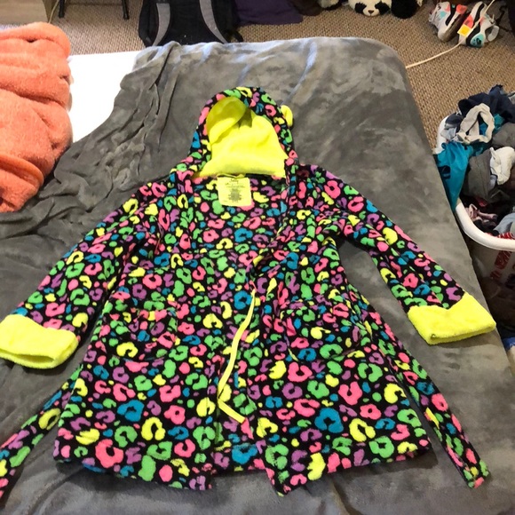 Robe - Picture 1 of 2